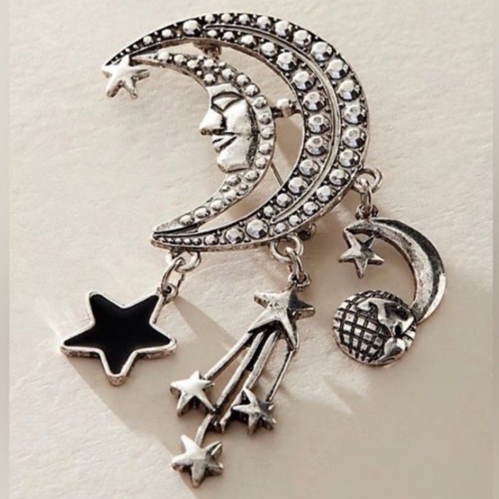 Free People Celestial Brooch. NWT!!! IN GOLD